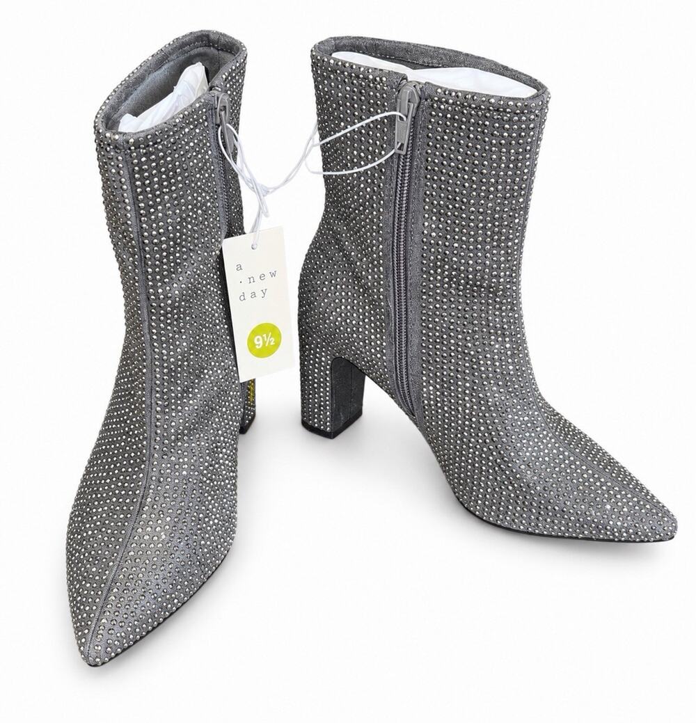 A New Day Gloria Women’s Boots Size 6 Silver Rhinestone Pointed Toe Heeled NWT
